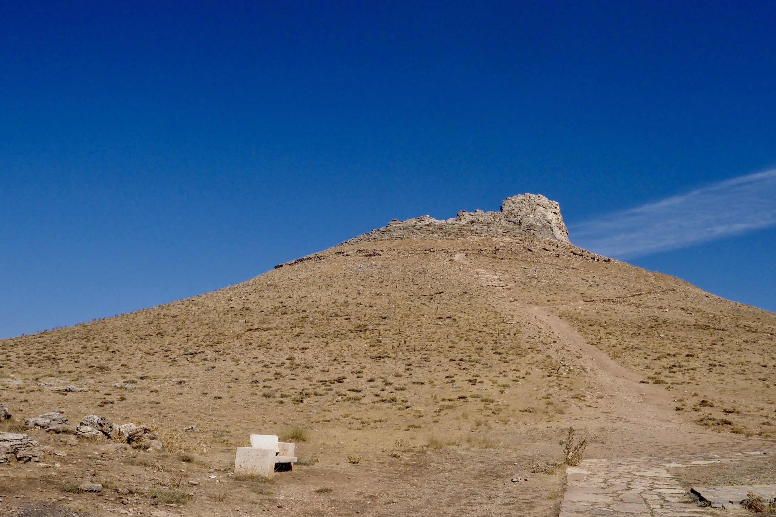 Vulkankrater  Küh-e Zendán e Soleyman & Takht -e-Sulayman Tempel