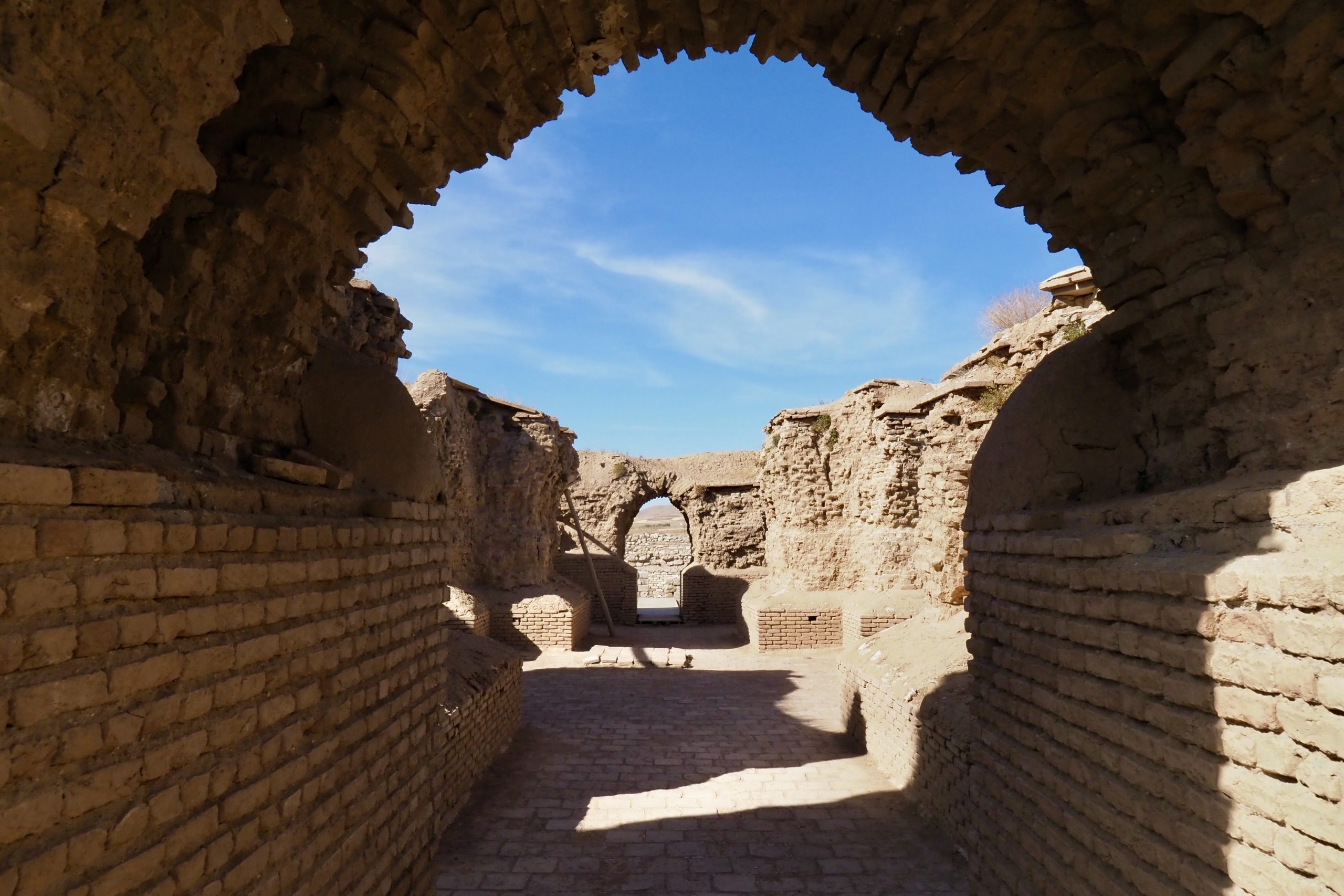 Vulkankrater  Küh-e Zendán e Soleyman & Takht -e-Sulayman Tempel